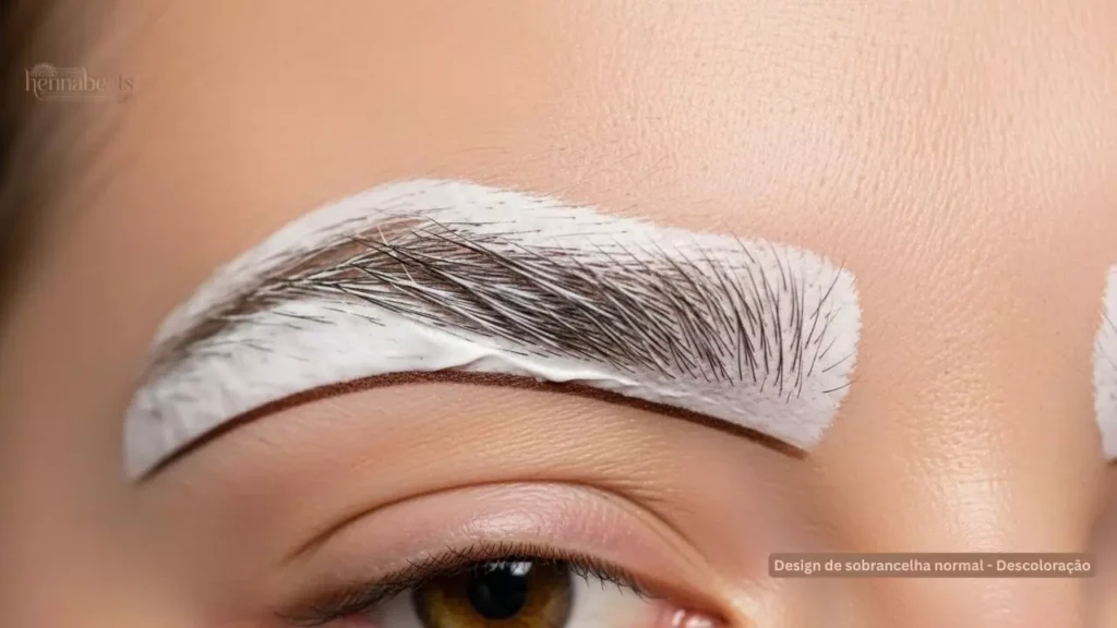 Design de sobrancelha normal - Descoloração