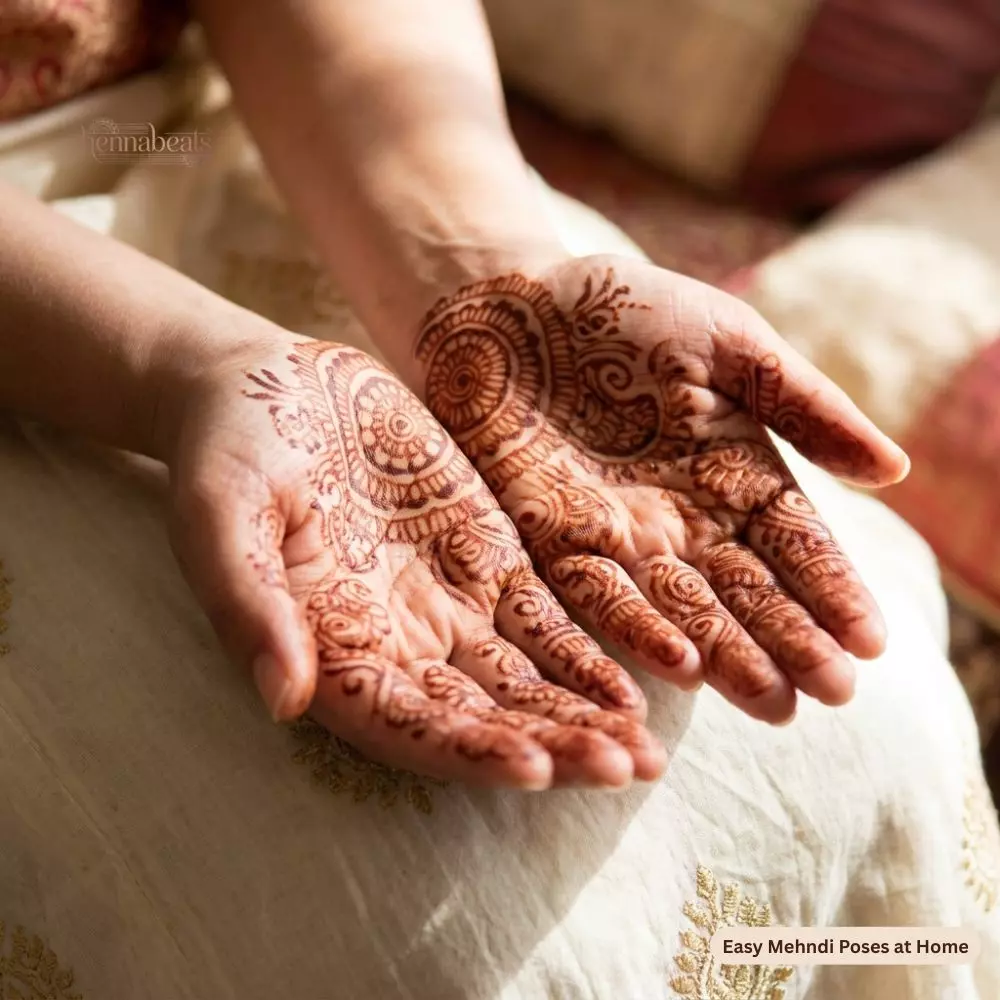 Easy Mehndi Poses at Home